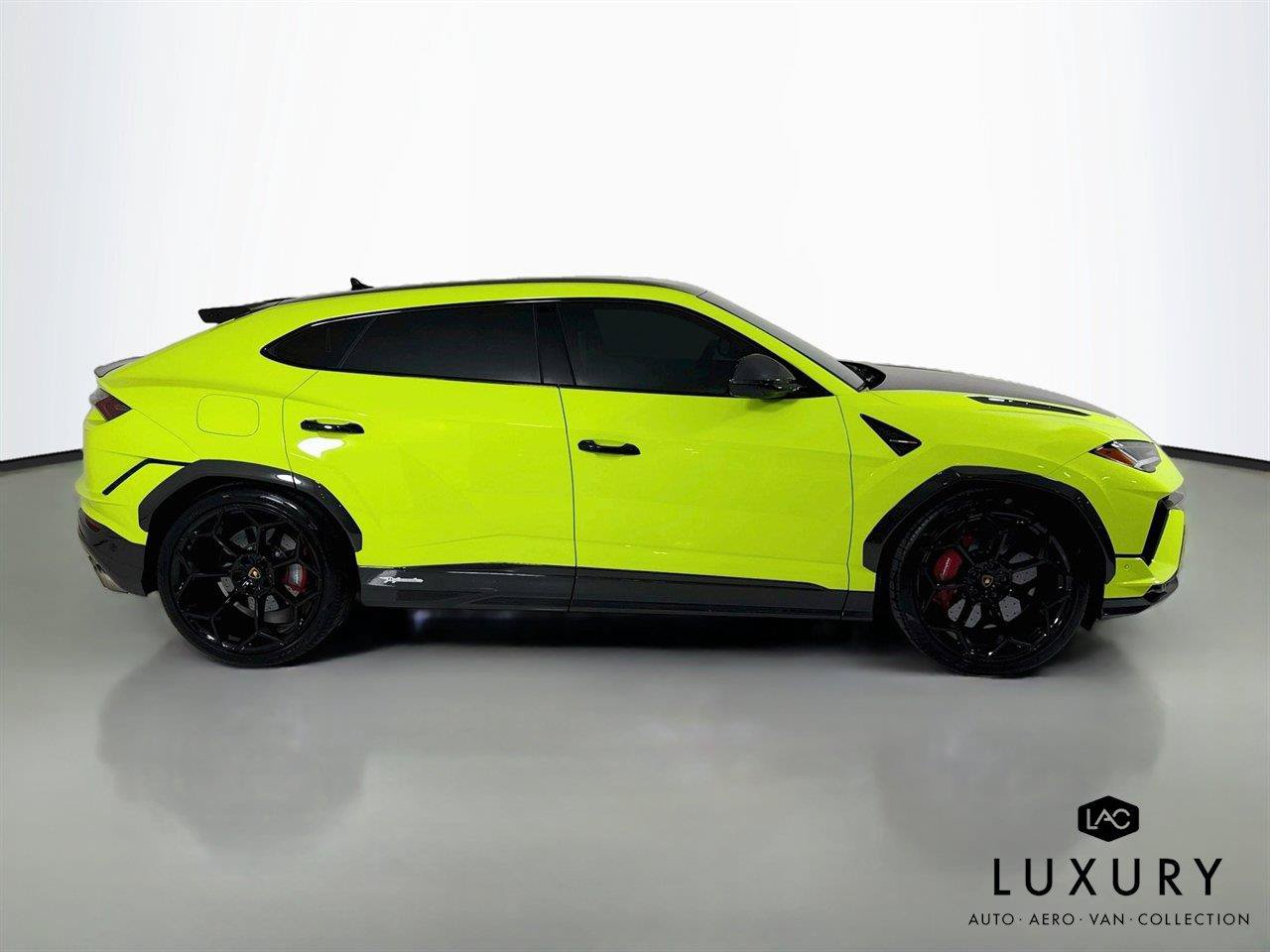 Used 2024 Lamborghini Urus Performante AWD/4WD image 4