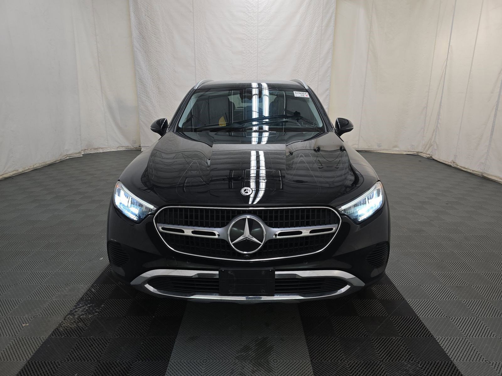 Used 2025 Mercedes-Benz GLC 350e 4MATIC image 2