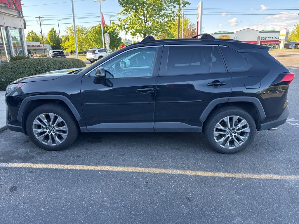 Used 2022 Toyota RAV4 XLE Premium FWD image 4
