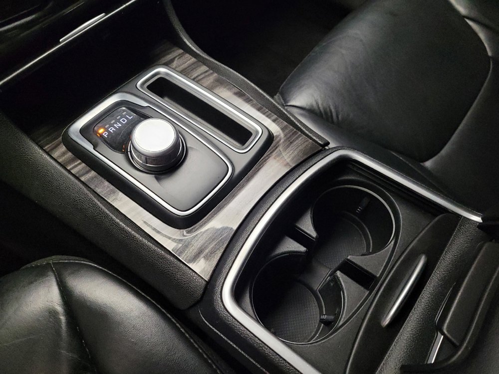 Used 2017 Chrysler 300 Limited image 26