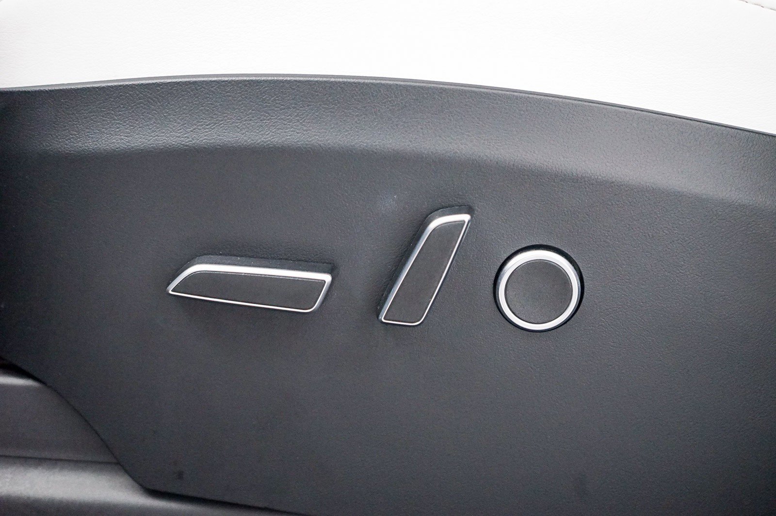 Used 2023 Tesla Model X Plaid image 29