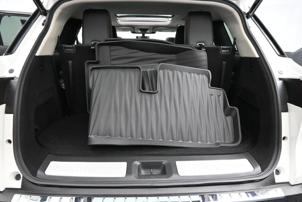 Used 2023 INFINITI QX60 Luxe w/ Performance Audio Package FWD image 23