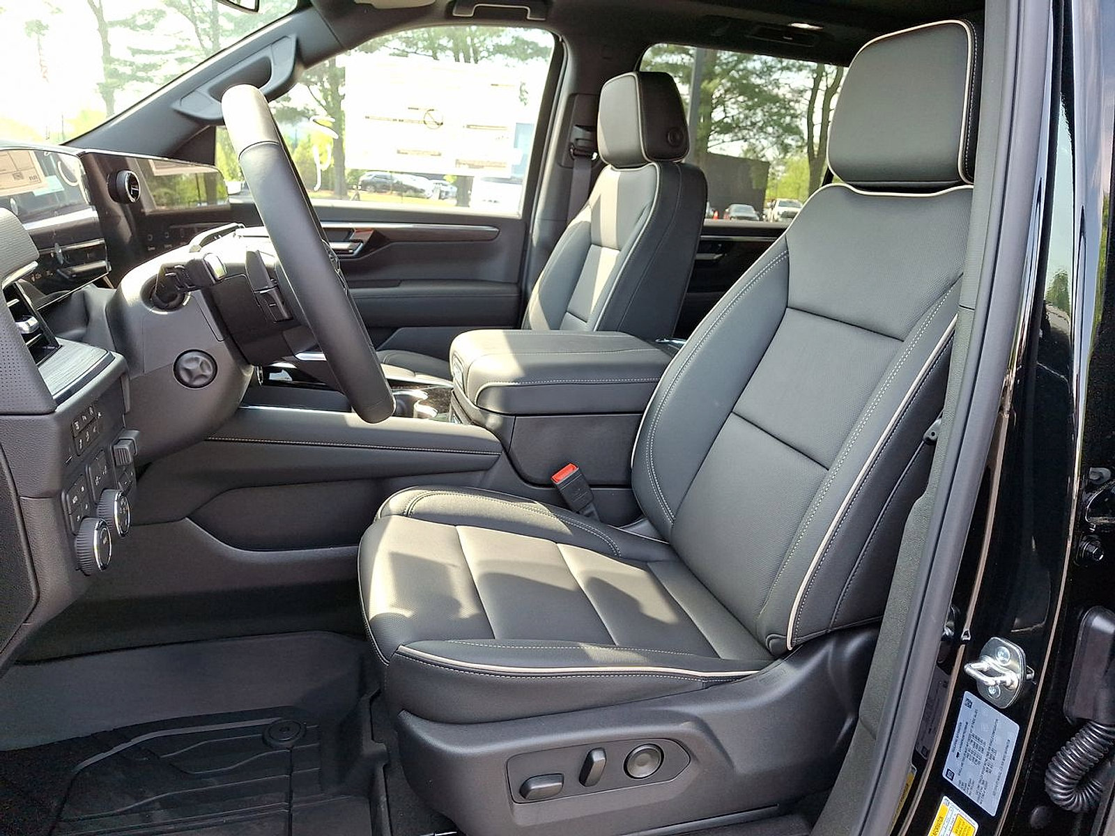 New 2026 Chevrolet Suburban Premier w/ Sun And Tow Package AWD/4WD image 14