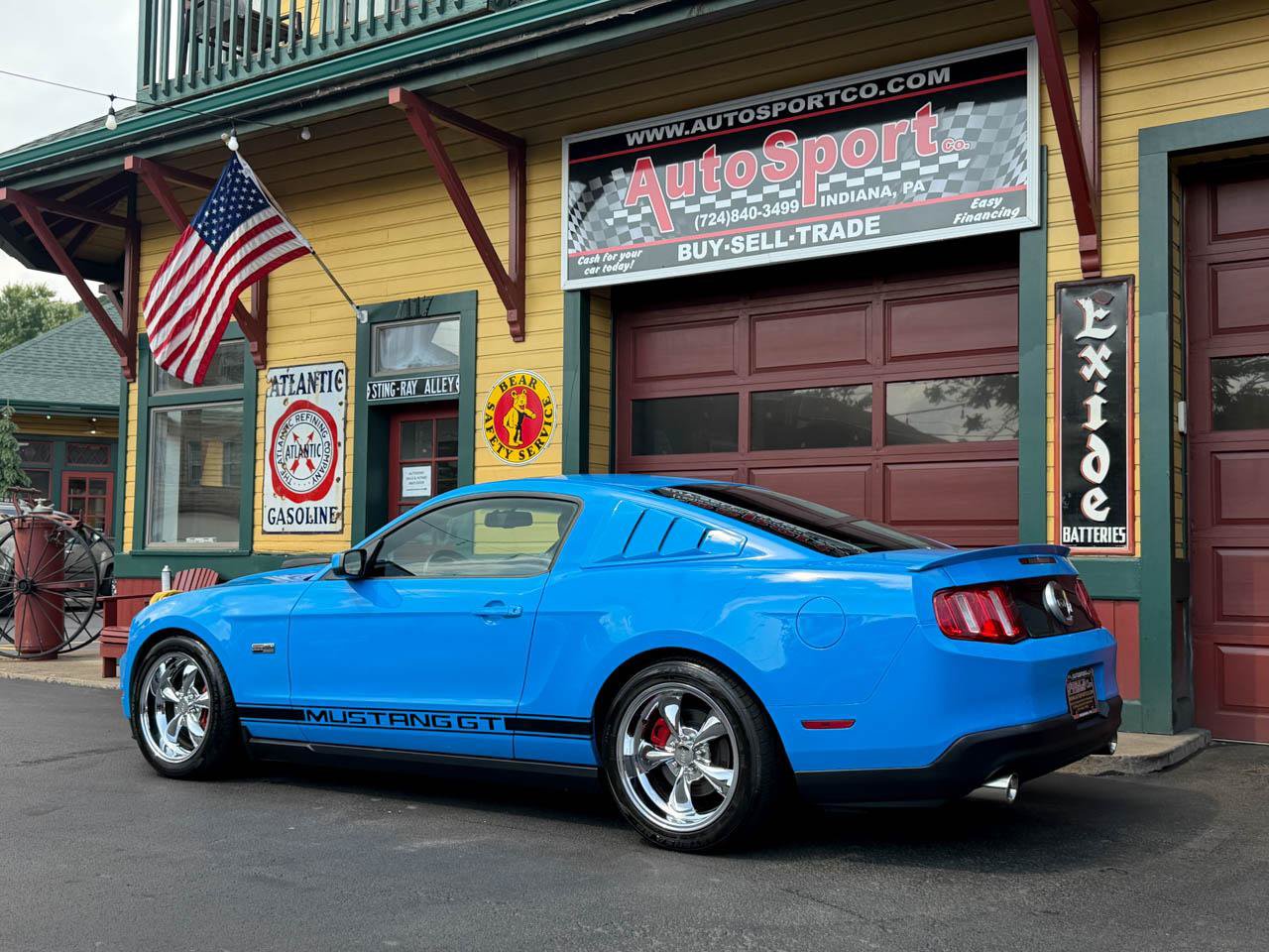Used 2010 Ford Mustang GT Premium RWD image 11