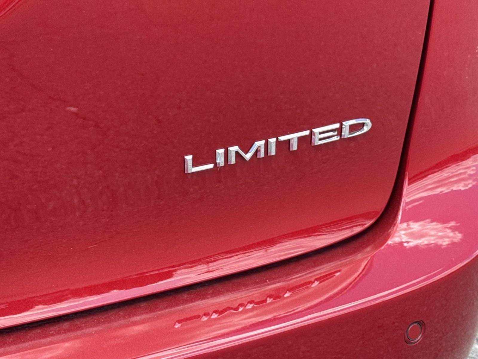 New 2027 Chrysler Pacifica Limited FWD image 11