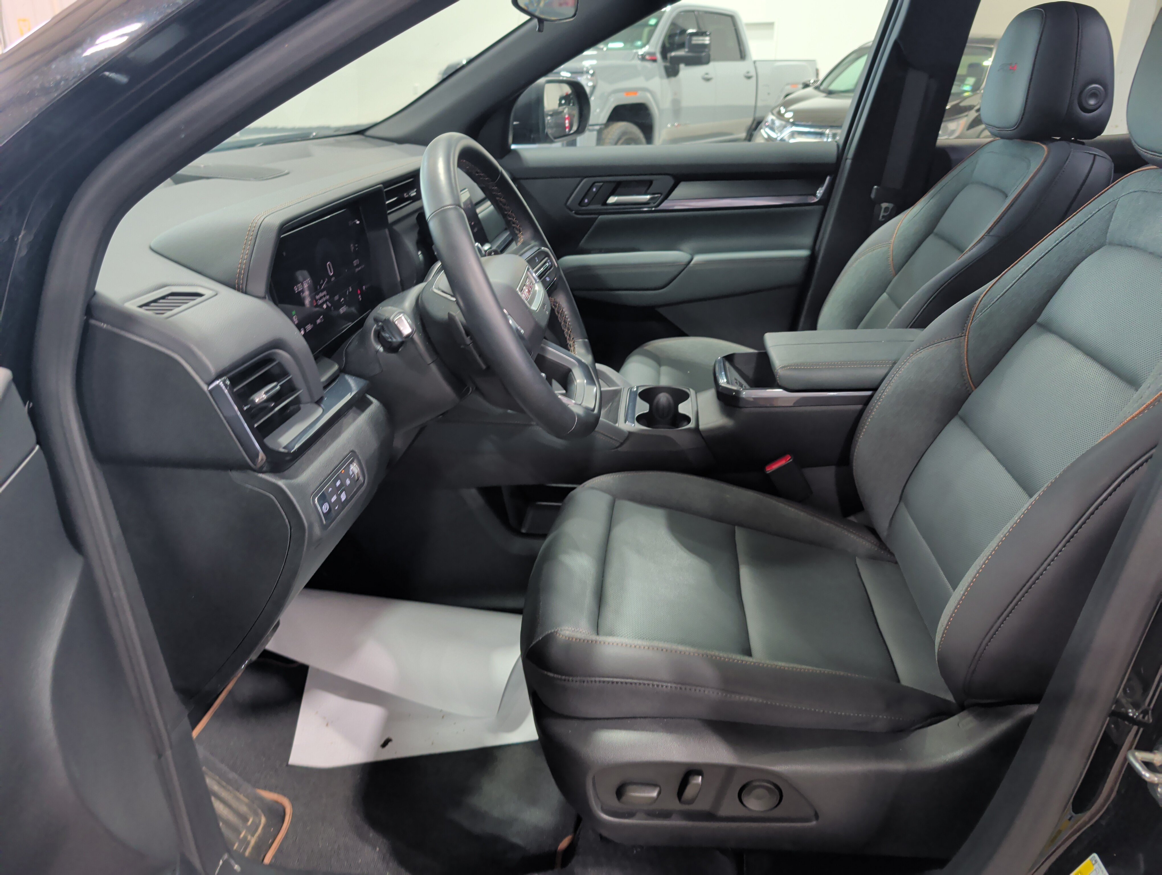Used 2026 GMC Terrain AT4 AWD/4WD image 7