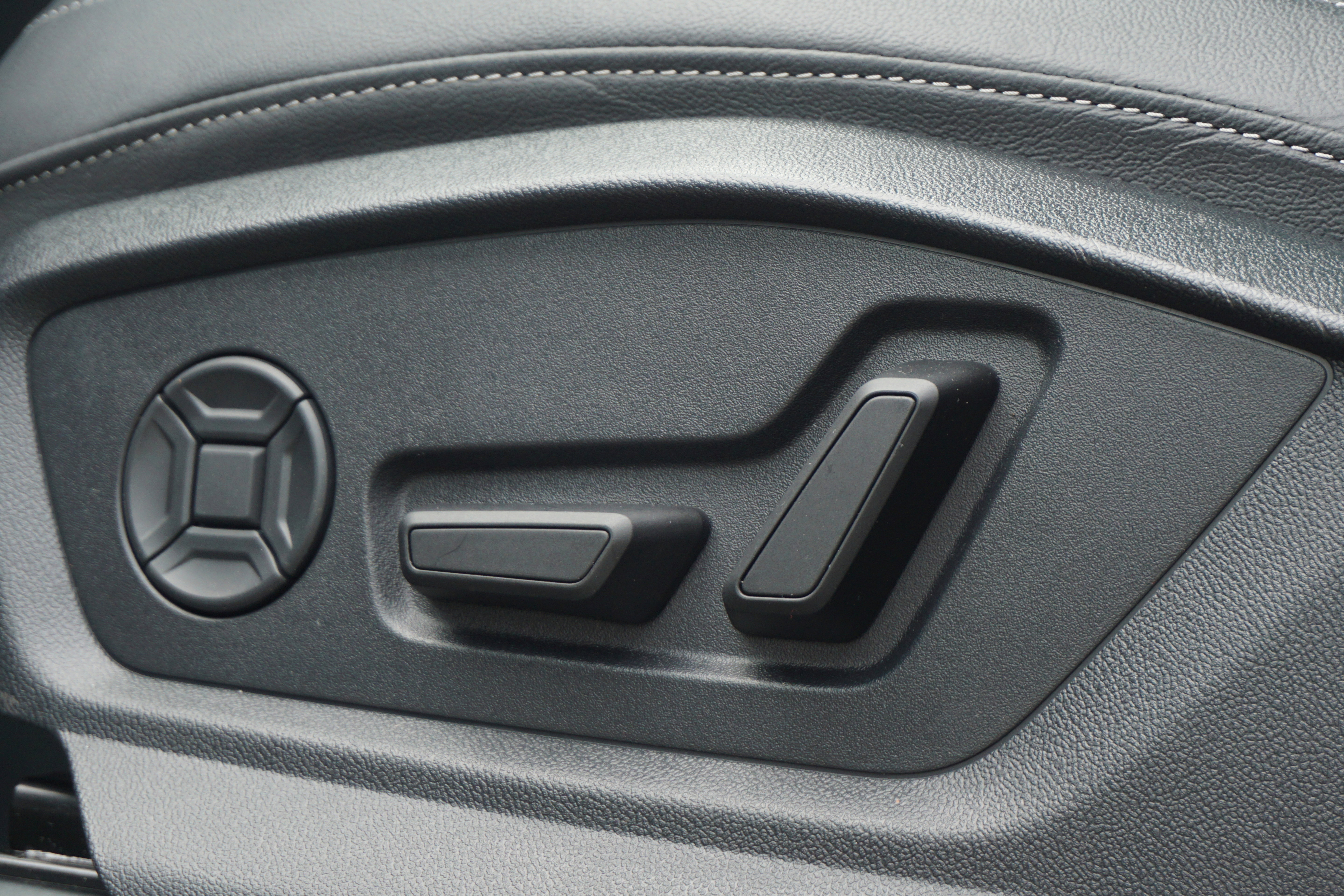 Certified 2025 Audi Q7 3.0T Premium Plus image 9