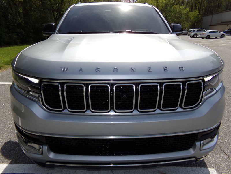 Used 2023 Jeep Wagoneer Series III w/ Convenience Group I AWD/4WD image 3