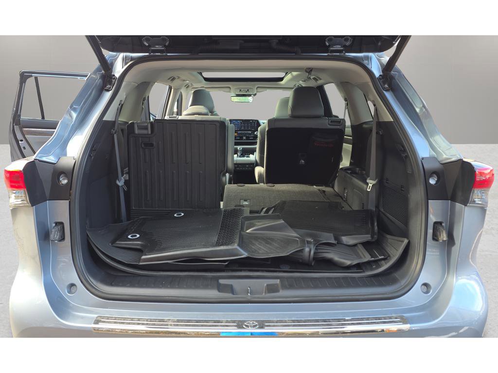 Used 2021 Toyota Highlander Platinum image 18