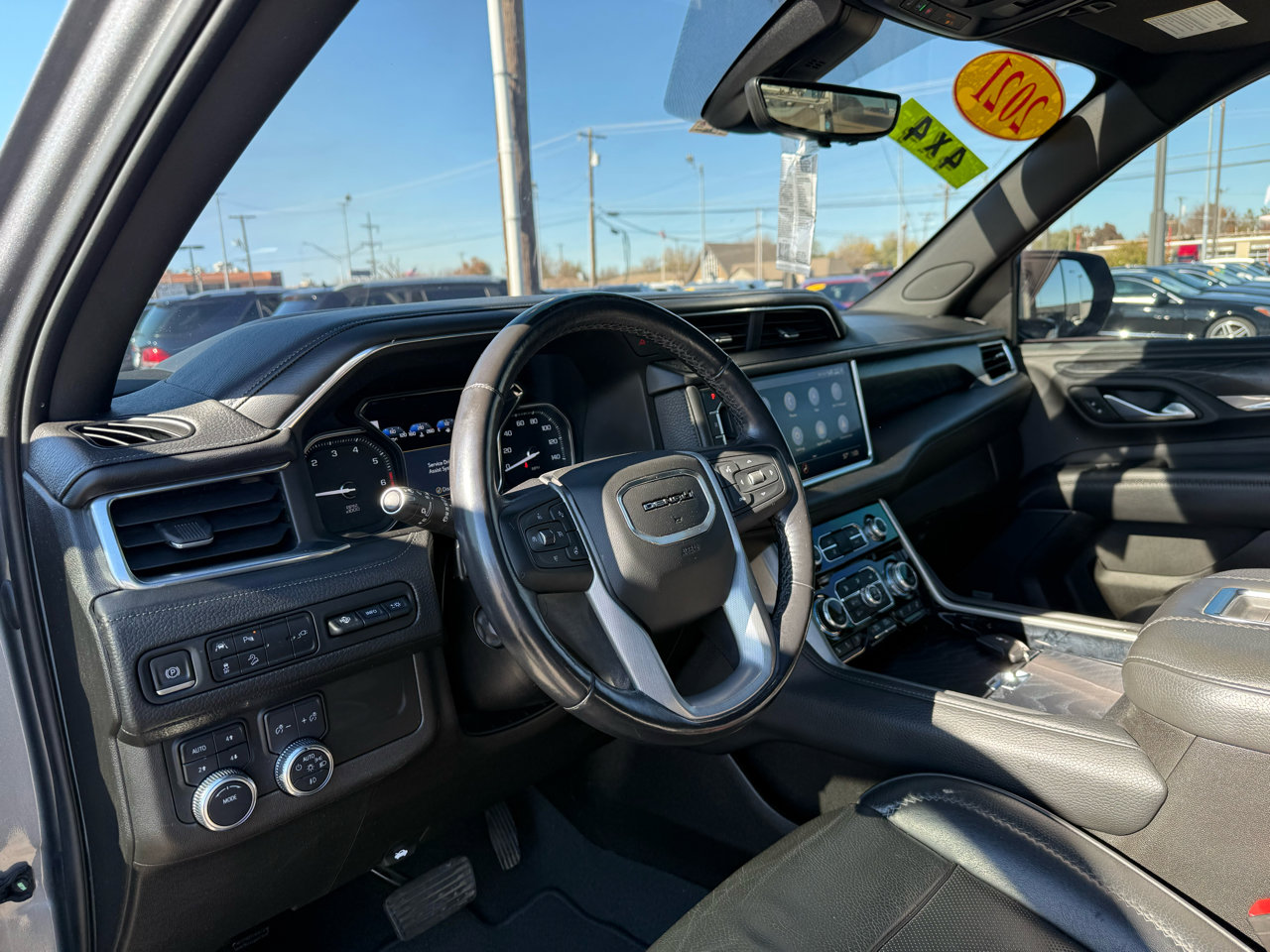 Used 2021 GMC Yukon XL Denali w/ Advanced Technology Package image 11