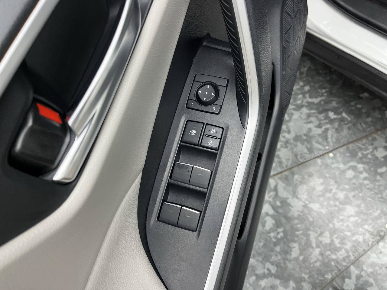 Used 2022 Toyota RAV4 XLE w/ XLE Grade Weather Package AWD/4WD image 7