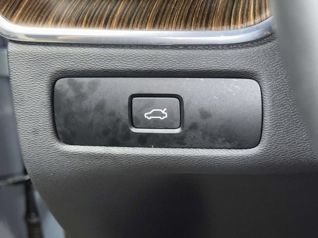 Used 2023 Volvo XC60 B5 Plus w/ Climate Package AWD/4WD image 27