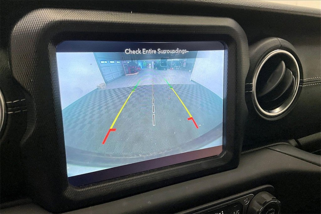 Used 2018 Jeep Wrangler Unlimited Sahara image 19