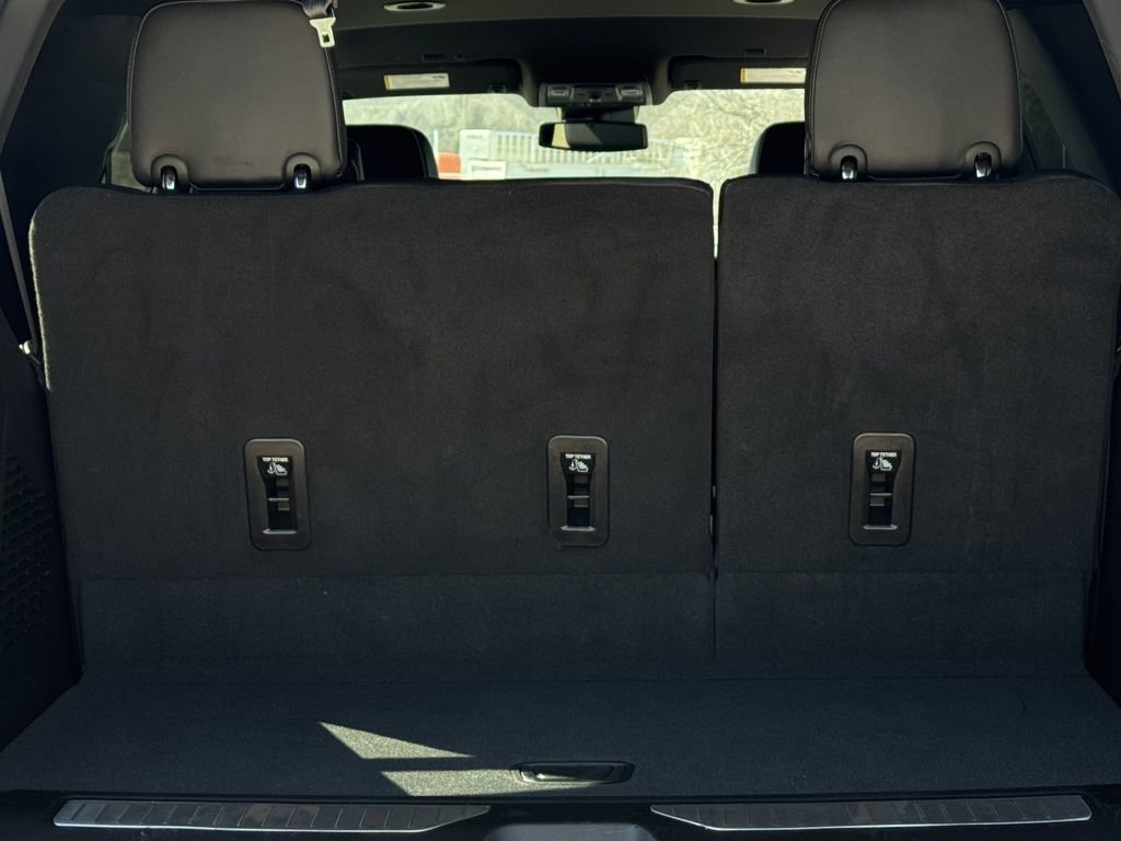 Used 2023 Chevrolet Tahoe Premier AWD/4WD image 31