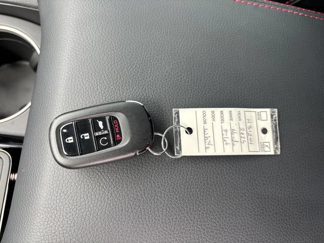 Used 2025 Honda Pilot Black Edition image 17