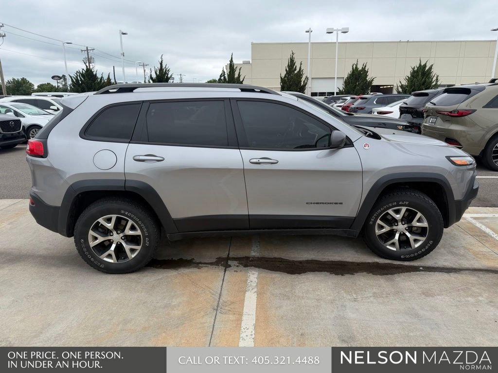 Used 2017 Jeep Cherokee Trailhawk image 7