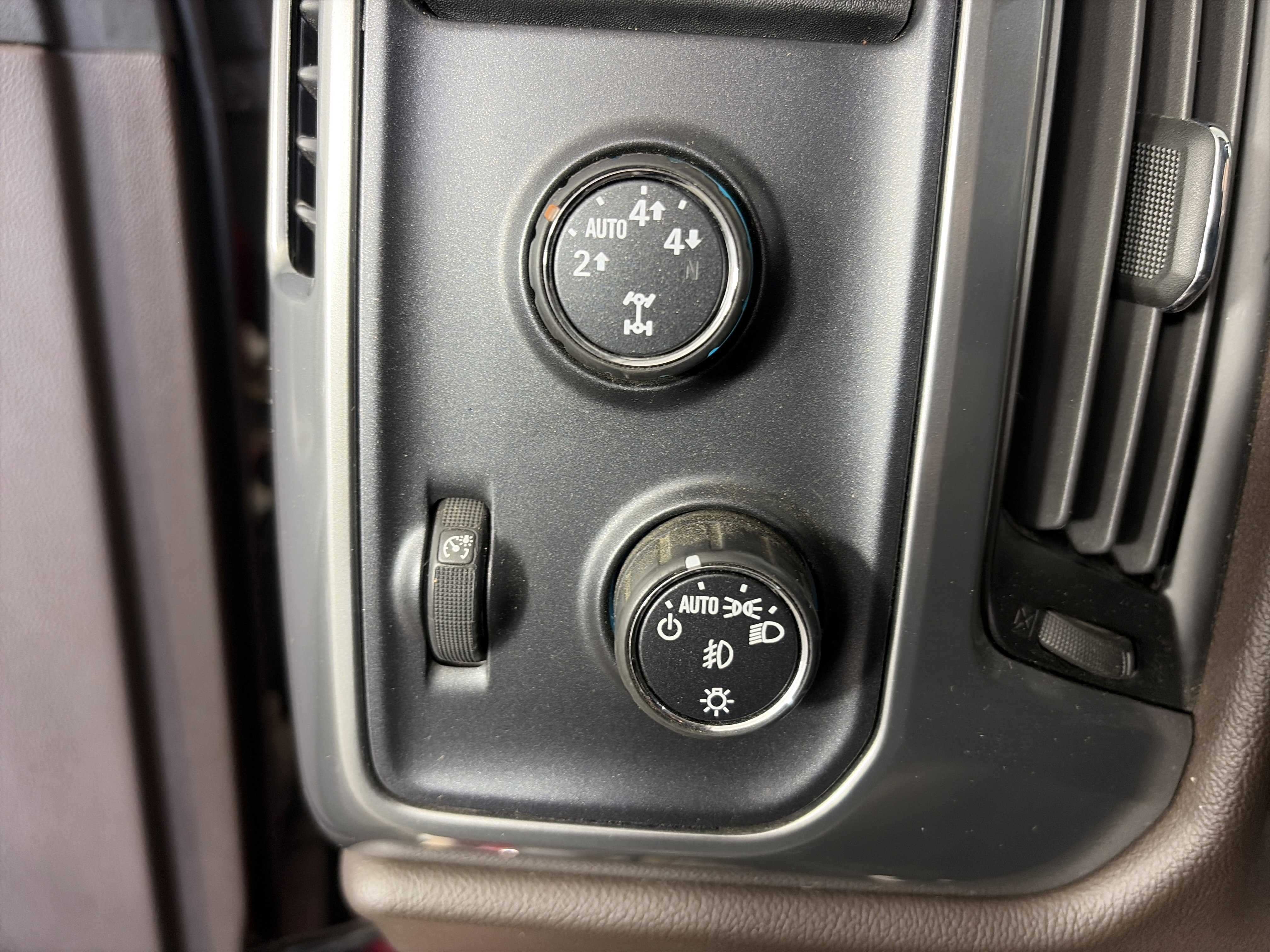 Used 2014 Chevrolet Silverado 1500 LT w/ LT Convenience Package AWD/4WD image 28