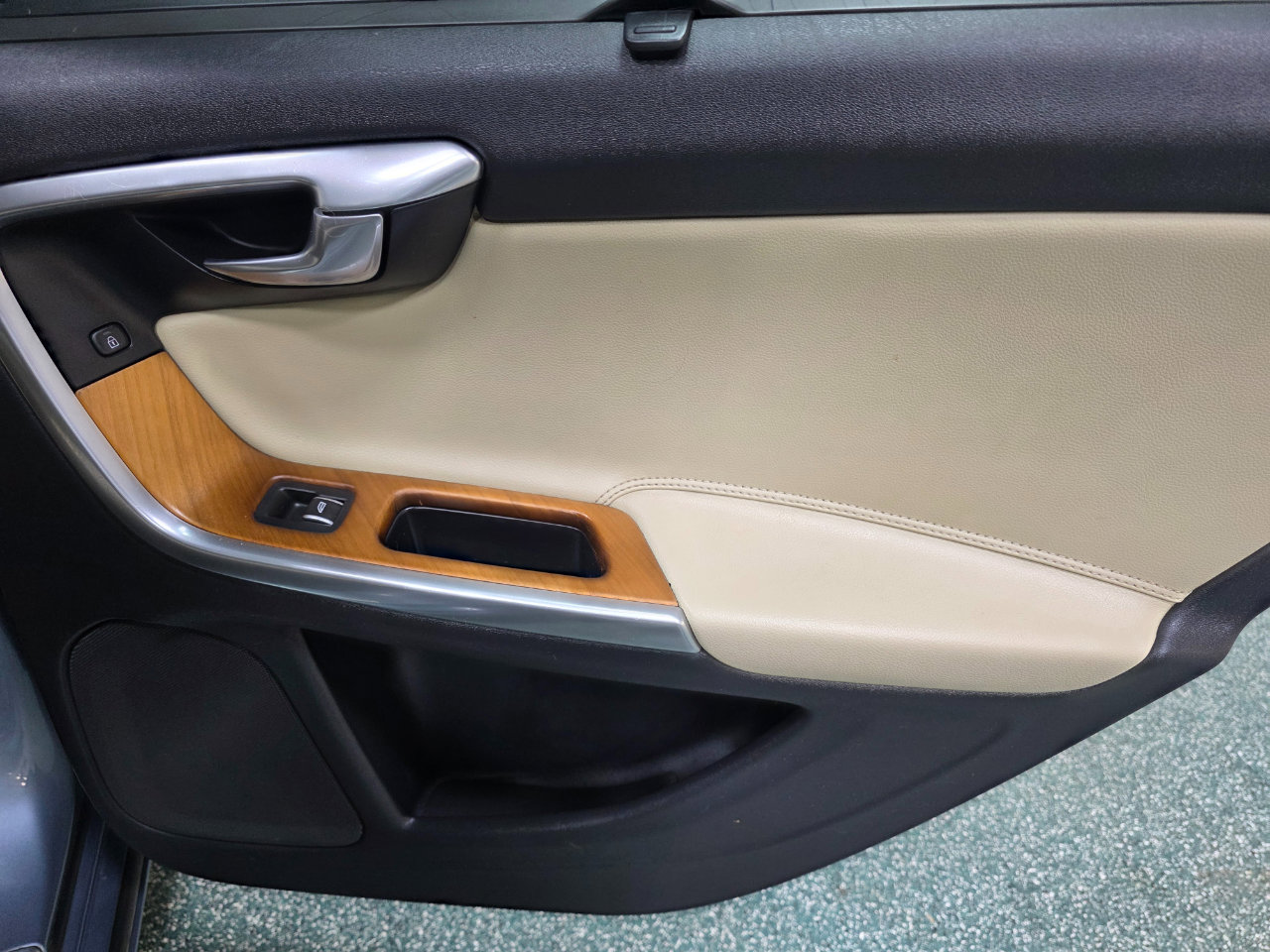 Used 2018 Volvo S60 T5 Inscription Platinum image 23