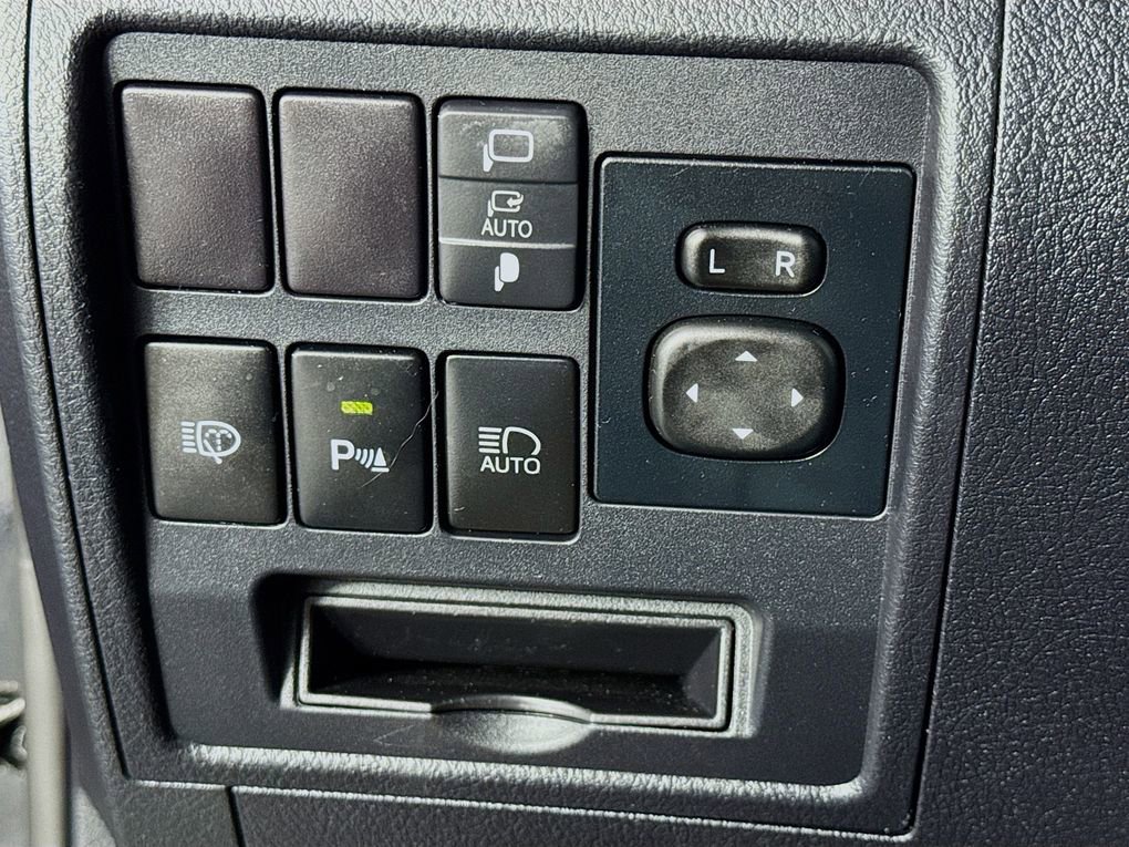 Used 2019 Toyota Land Cruiser image 14