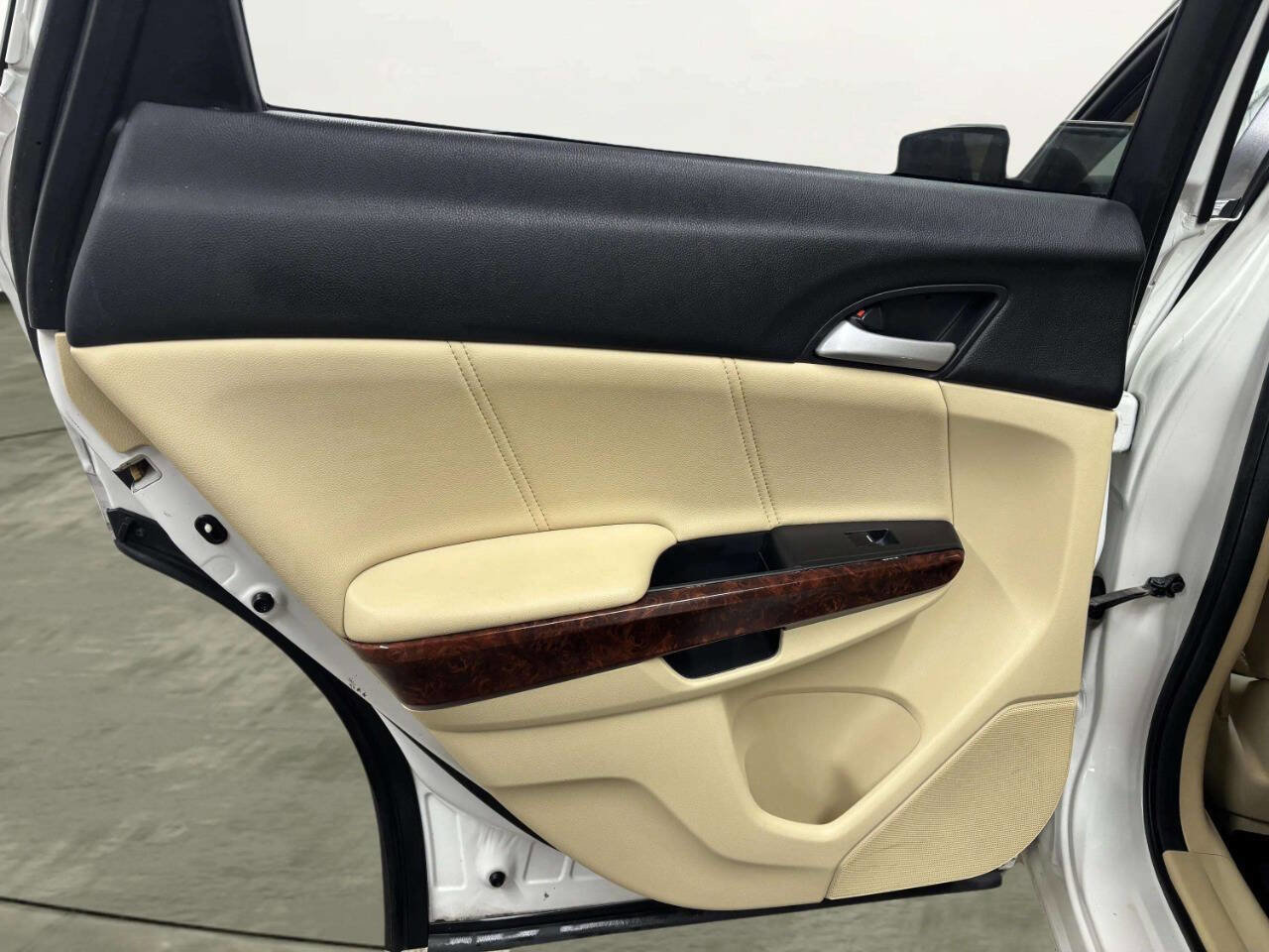 Used 2011 Honda Crosstour EX-L image 16