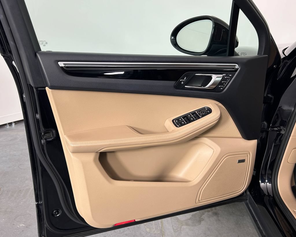 Certified 2020 Porsche Macan AWD/4WD image 14