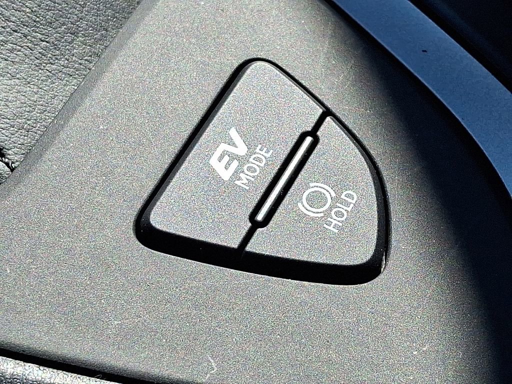 Used 2023 Lexus UX 250h AWD w/ Accessory Package (Z2) image 25