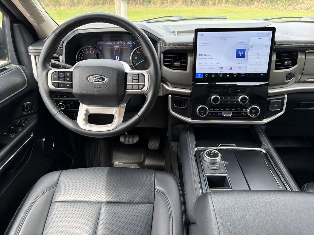 Used 2024 Ford Expedition XLT image 4