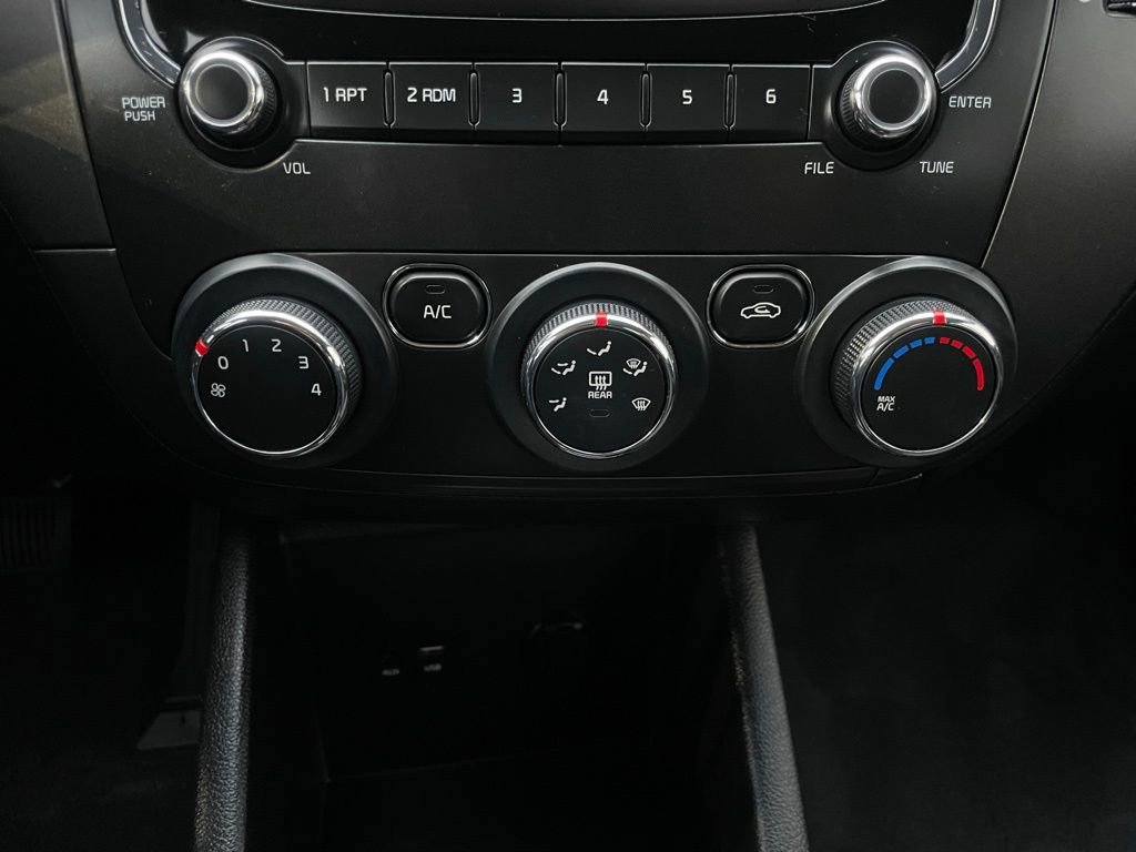 Used 2017 Kia Forte LX image 18