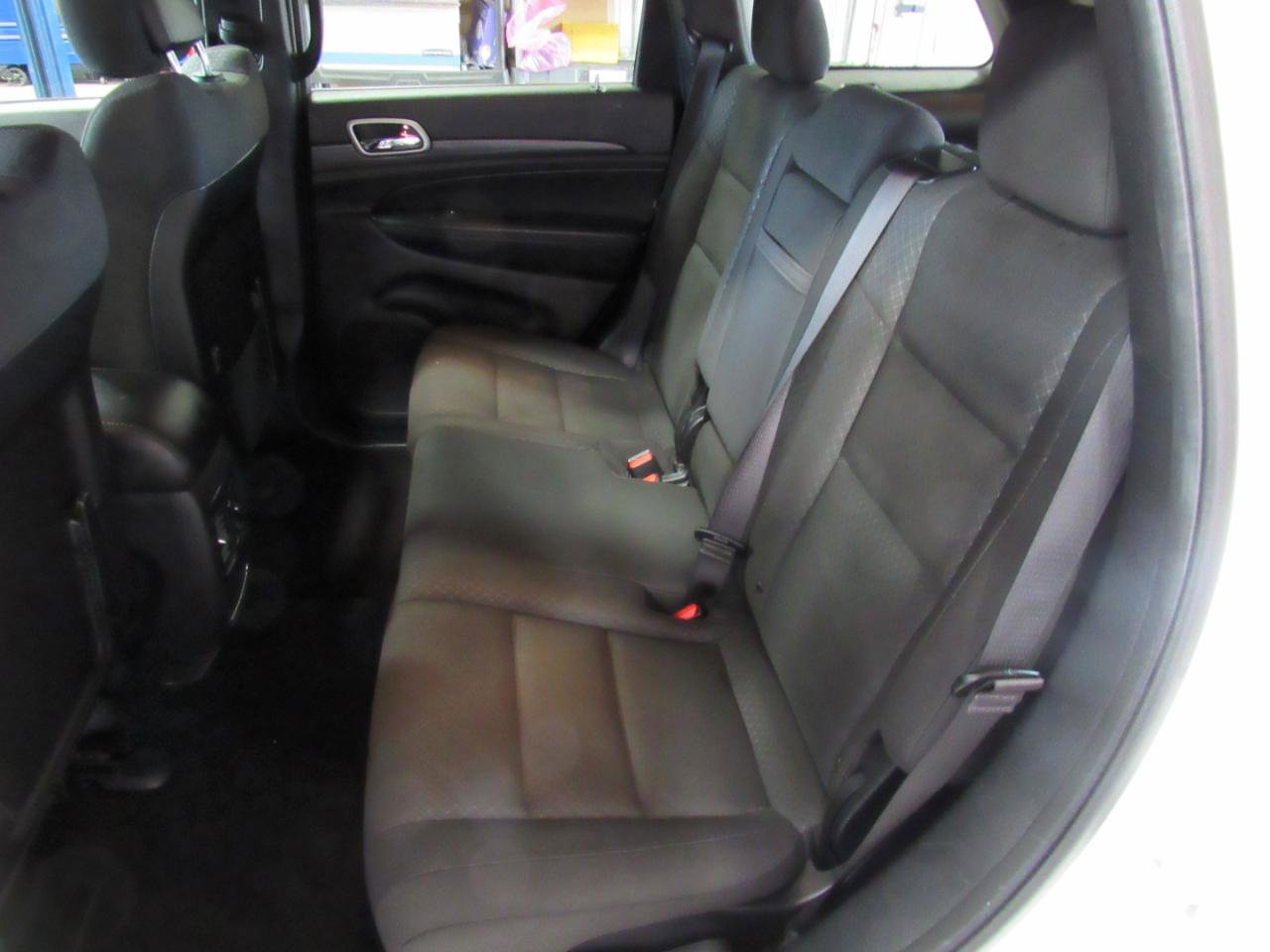 Used 2021 Jeep Grand Cherokee Laredo AWD/4WD image 28