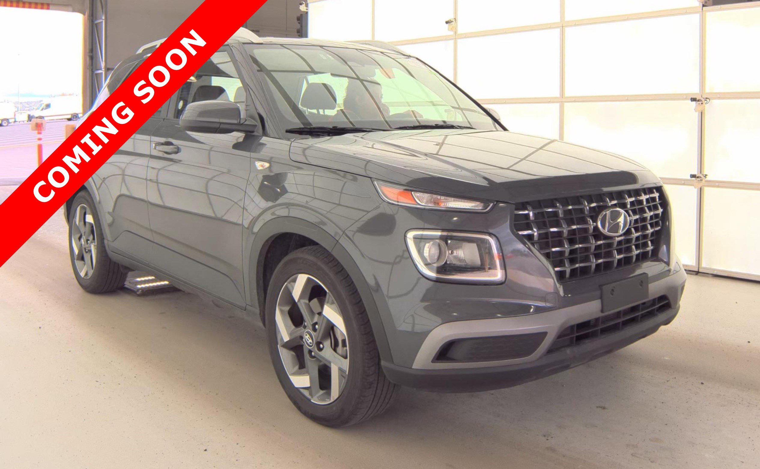 Used 2025 Hyundai Venue SEL FWD image 3