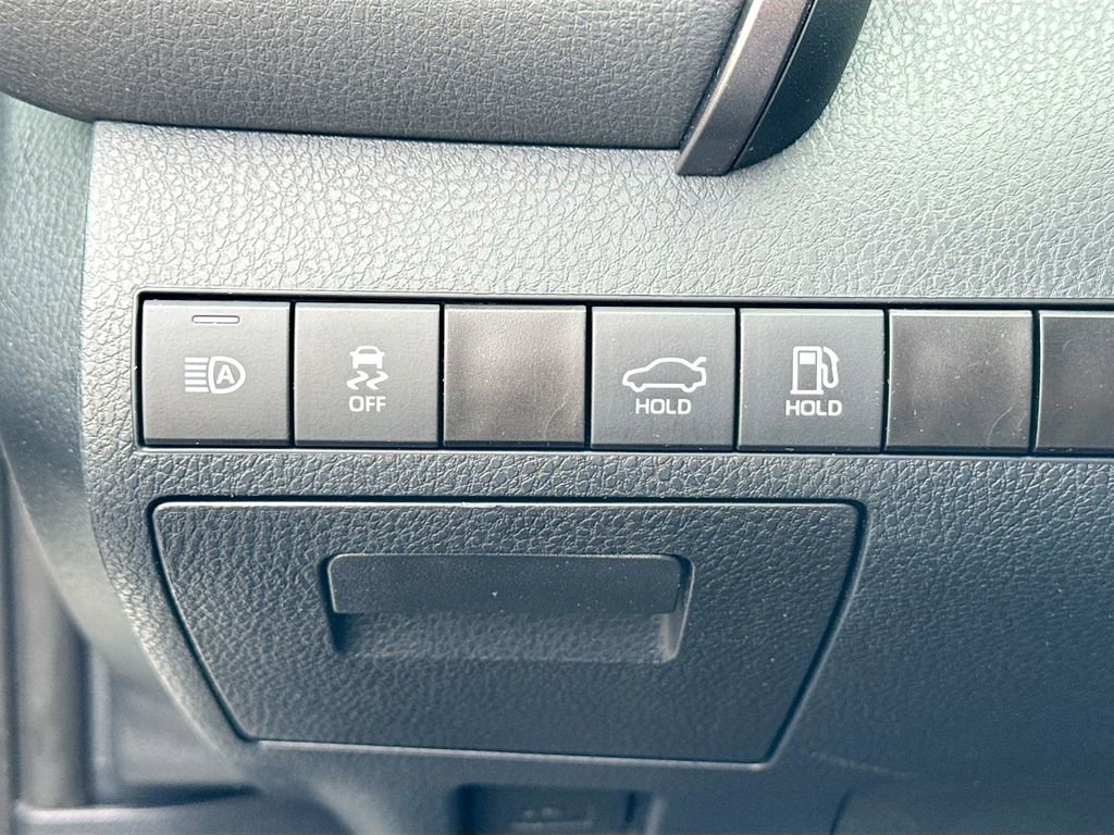 Used 2024 Toyota Camry SE image 6
