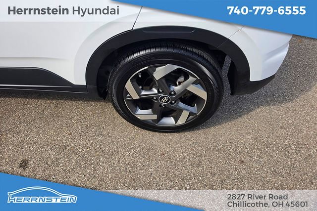 Used 2025 Hyundai Venue SEL FWD image 24