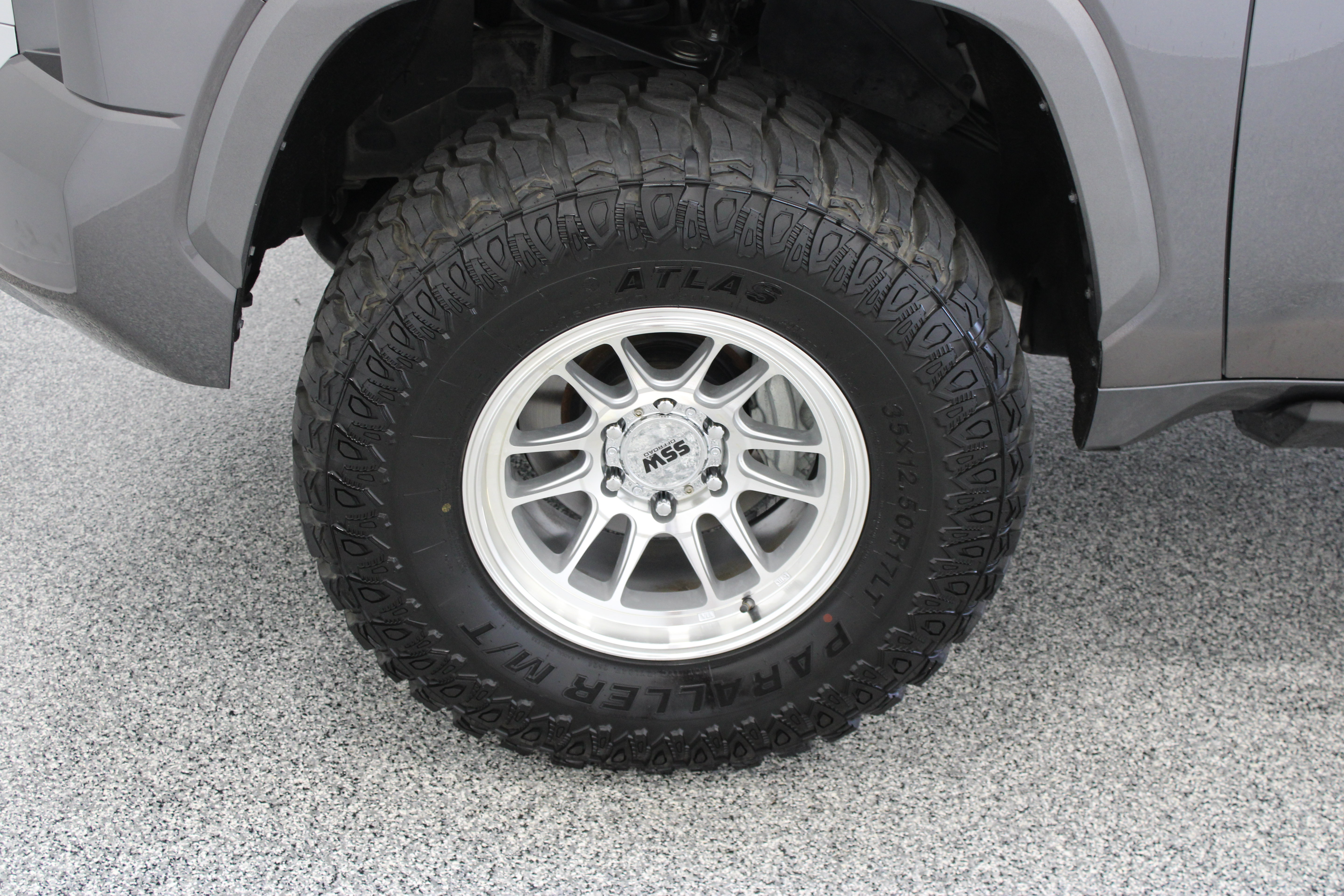 Used 2023 Toyota Tundra Limited AWD/4WD image 12