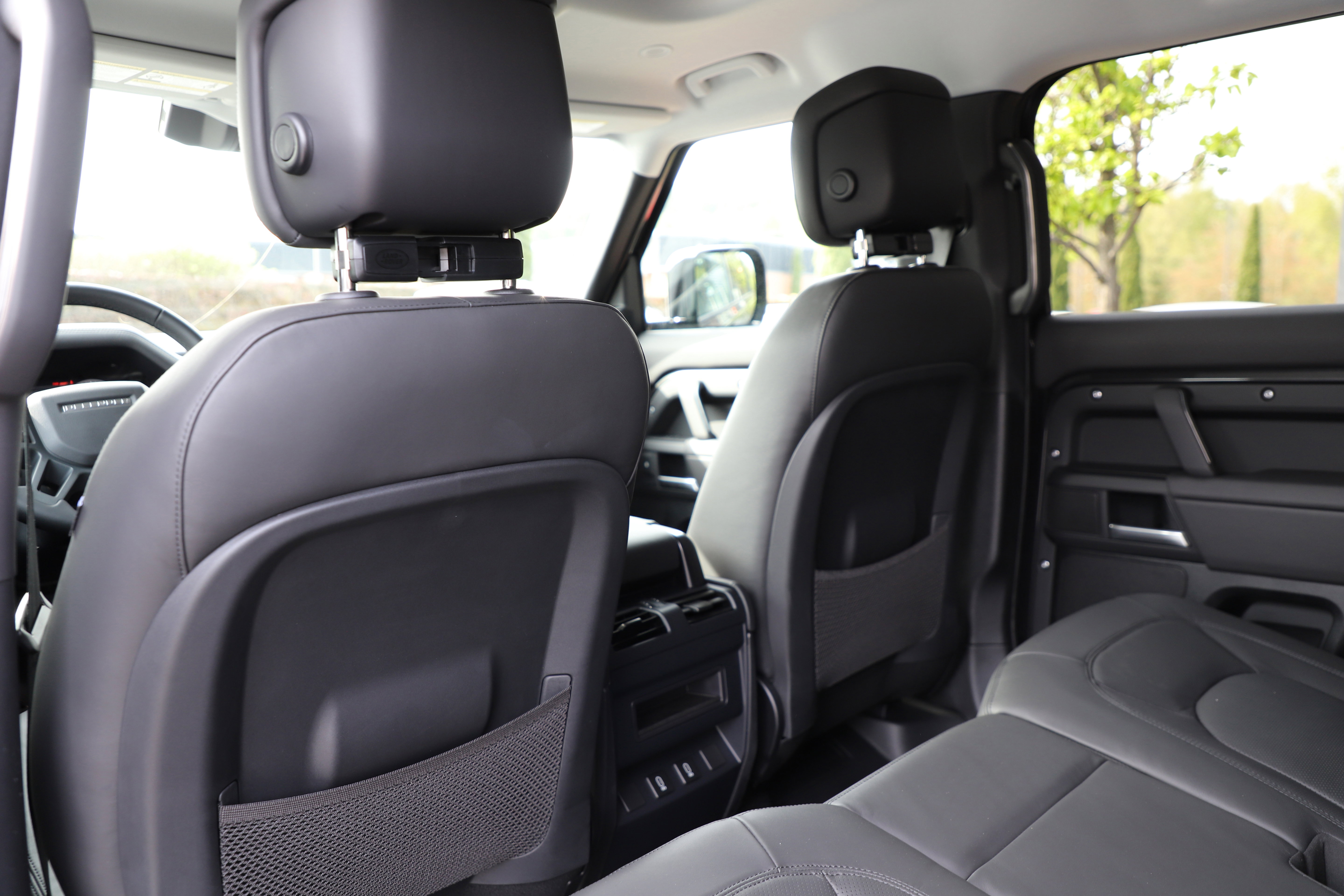 New 2026 Land Rover Defender 110 X-Dynamic SE image 14