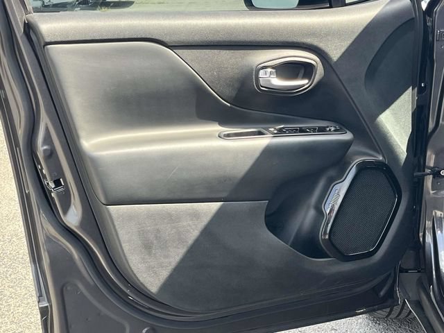 Used 2020 Jeep Renegade Altitude FWD image 14