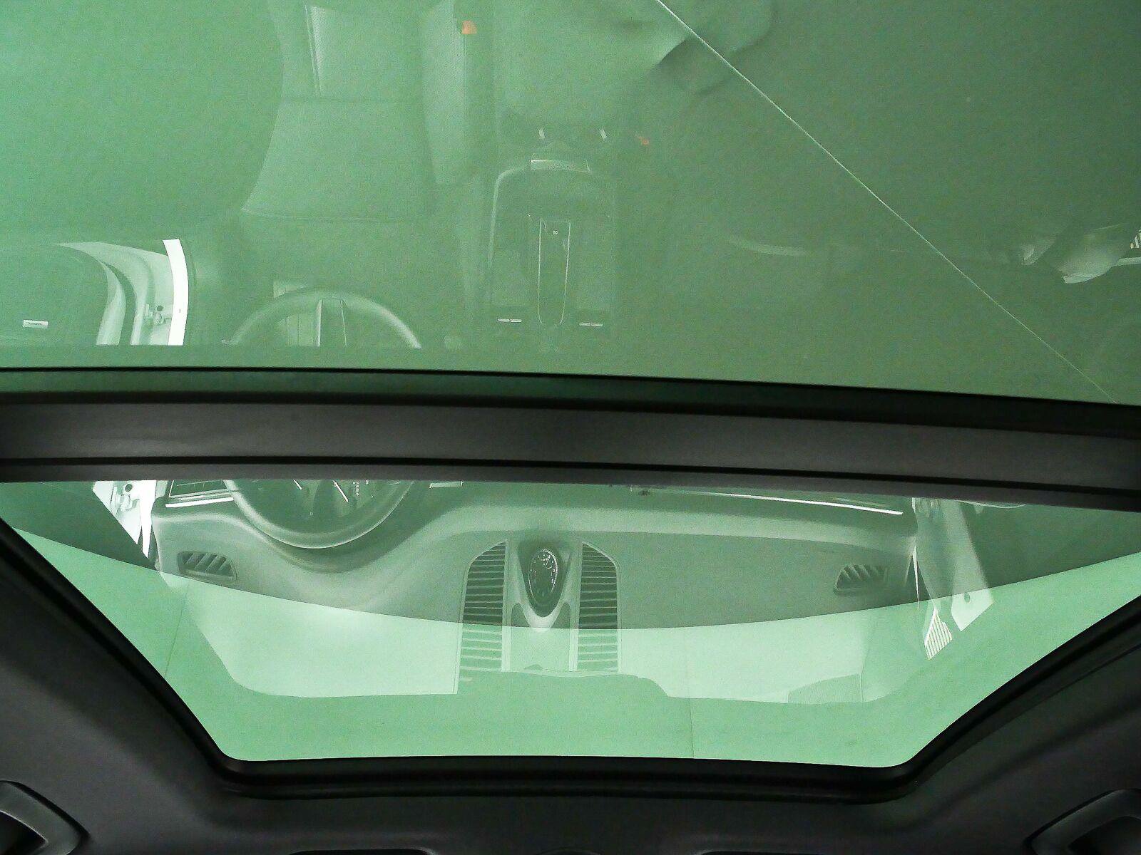 Certified 2025 Porsche Macan Turbo AWD/4WD image 21