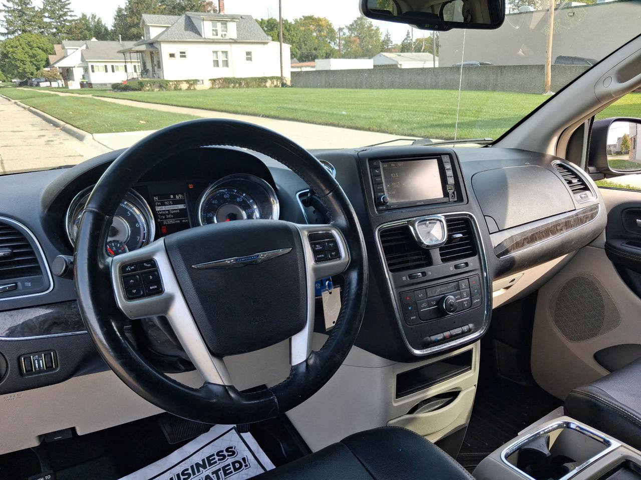 Used 2014 Chrysler Town & Country Touring FWD image 5