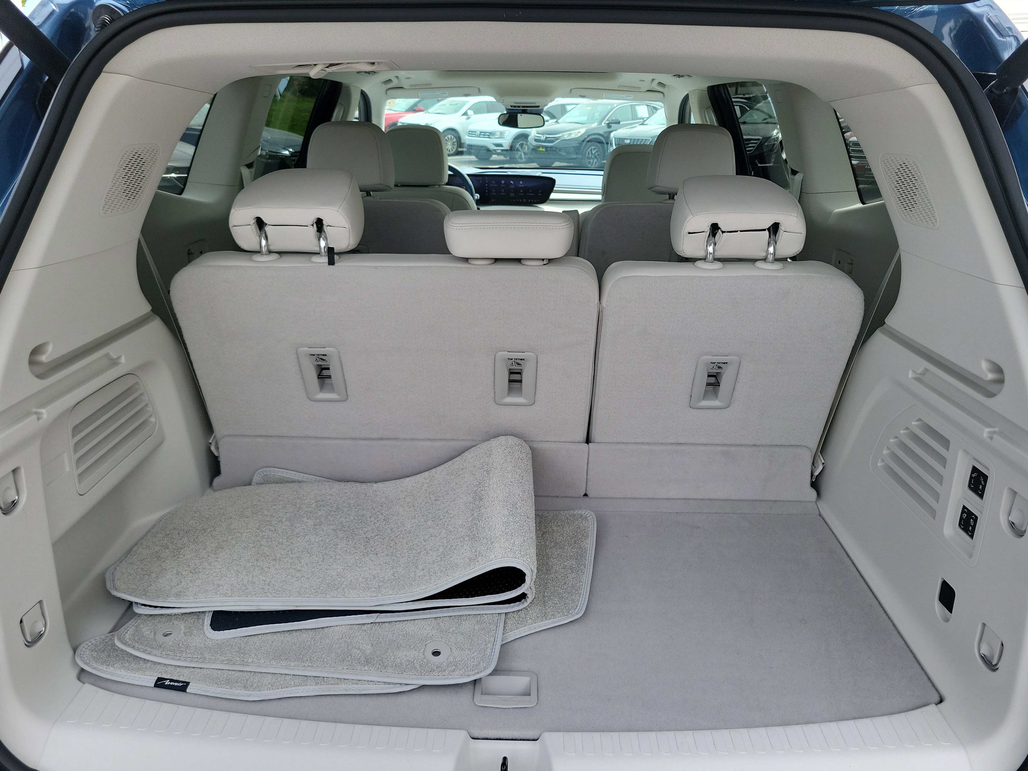 Used 2025 Buick Enclave Avenir FWD image 8