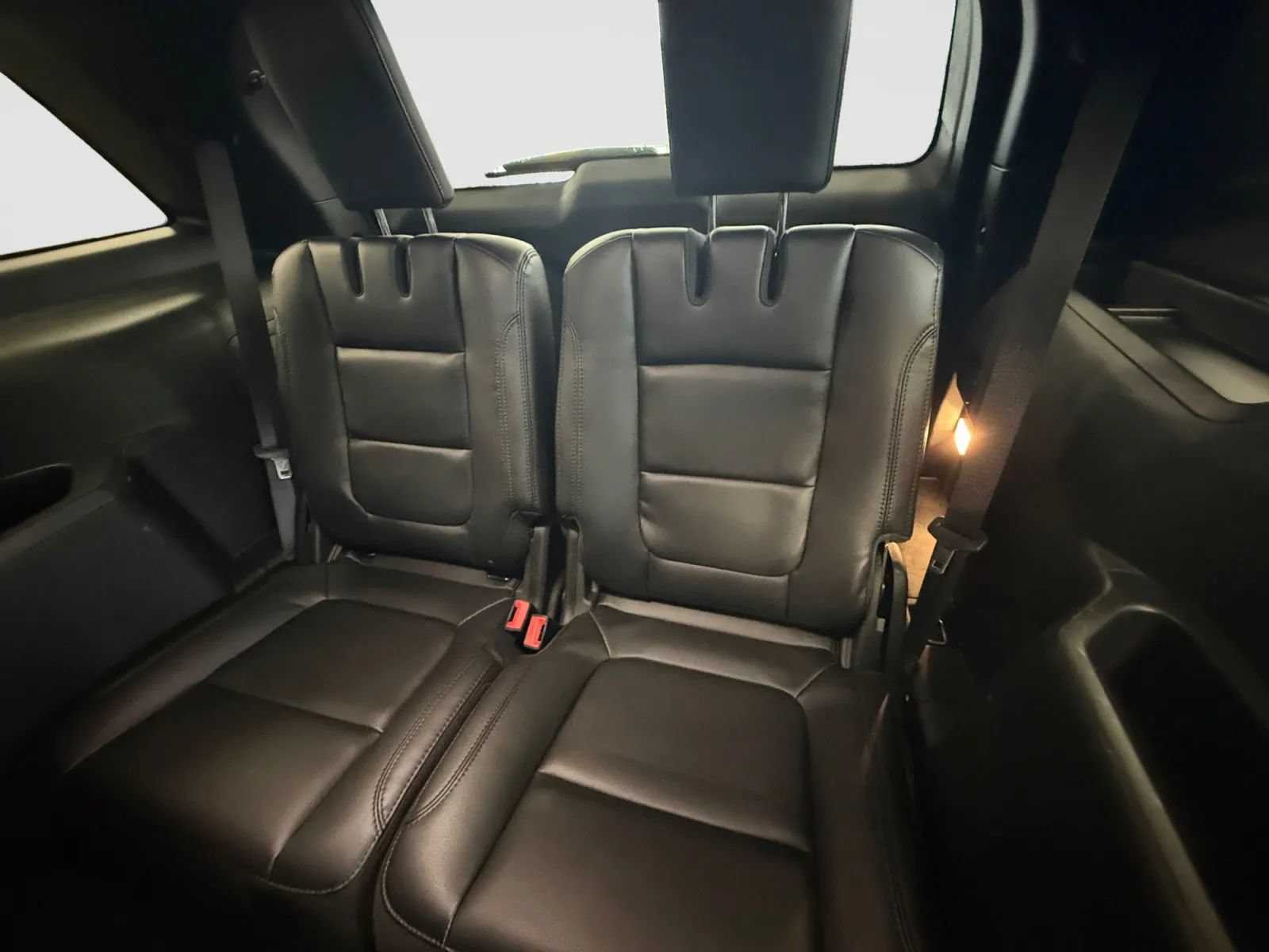 Used 2019 Ford Explorer XLT w/ Equipment Group 202A AWD/4WD image 16