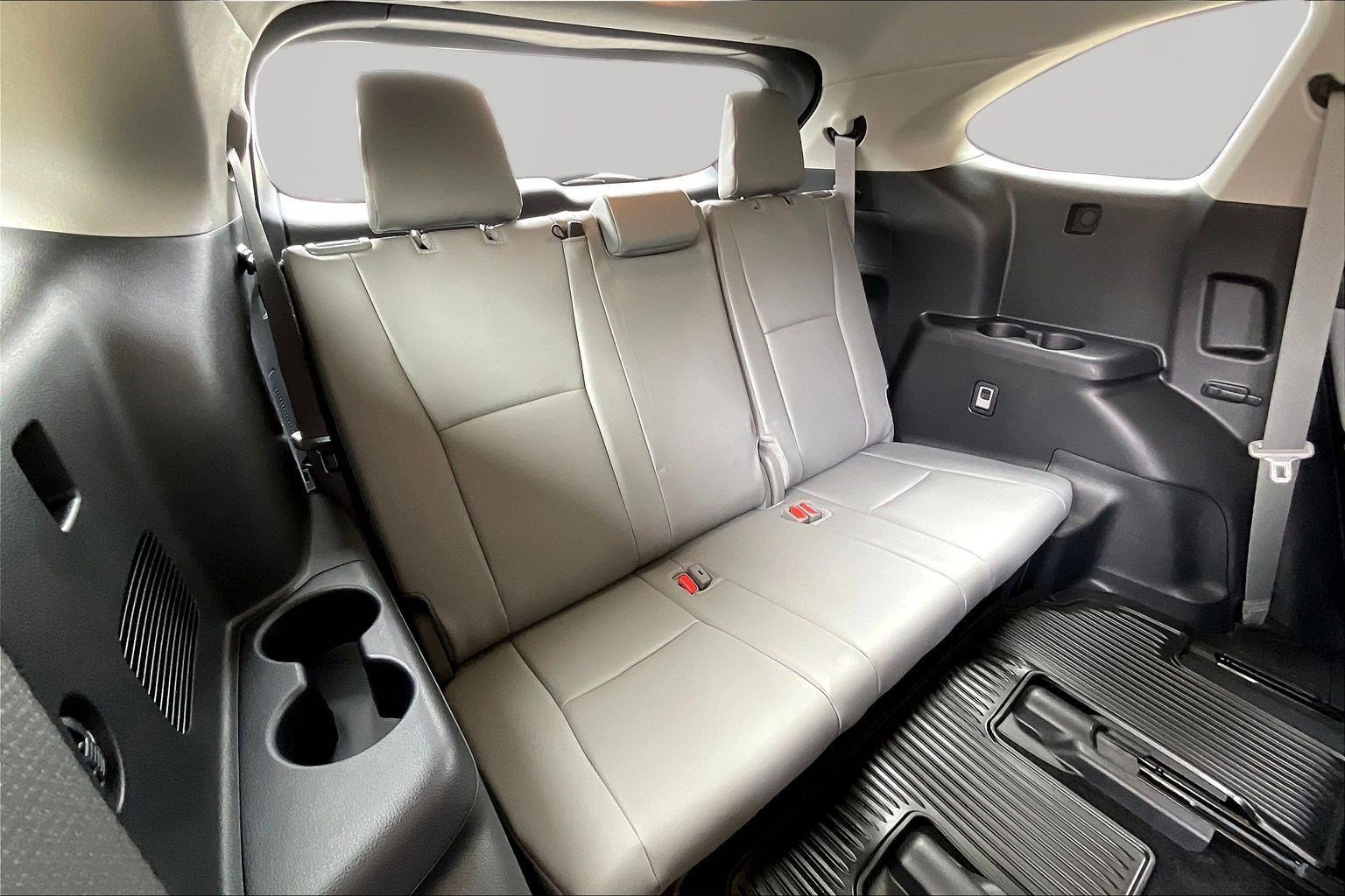 Used 2025 Toyota Highlander XLE image 26