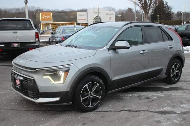 Used 2023 Kia Niro EX image 2