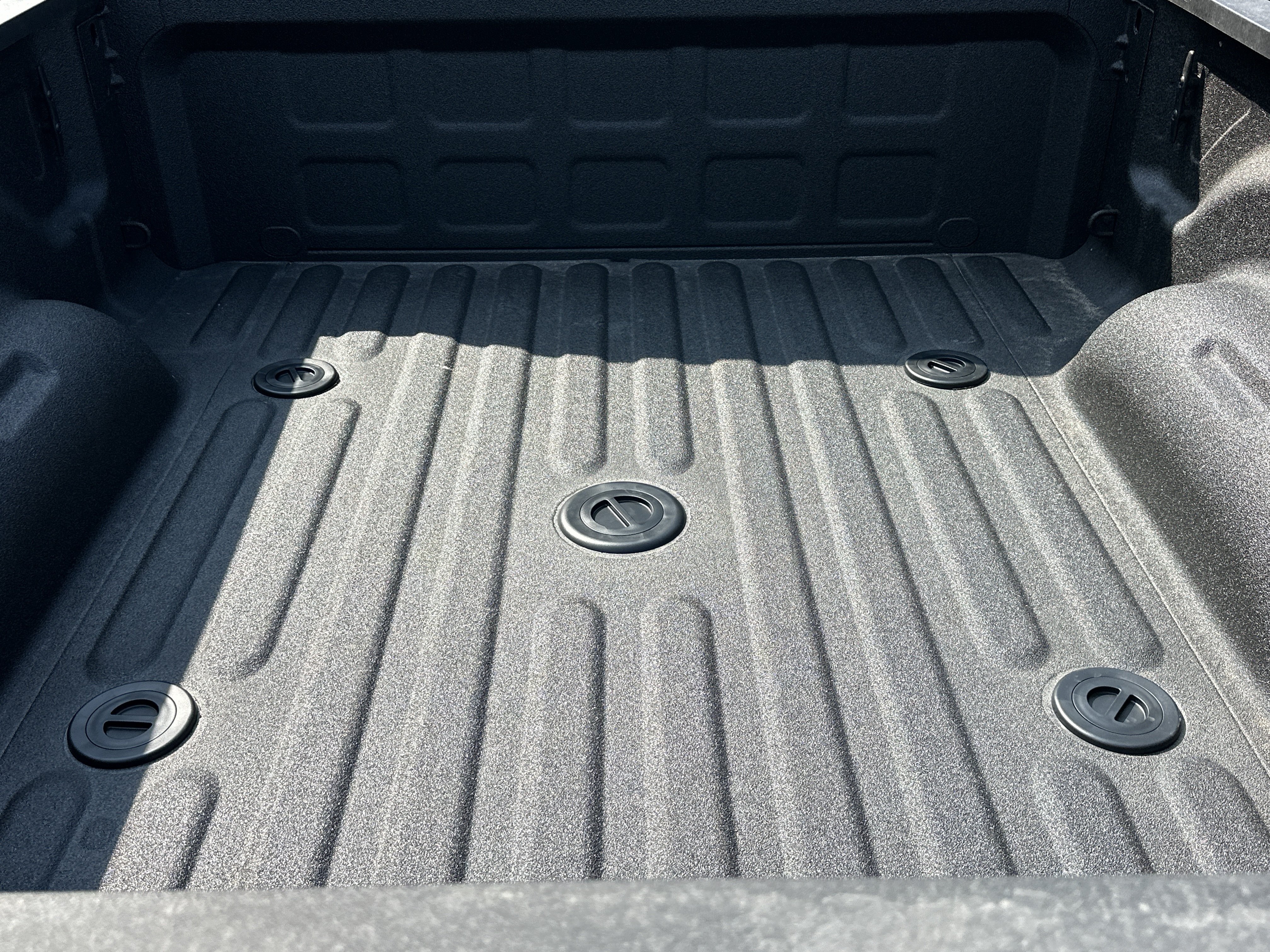 New 2026 RAM 3500 Laramie AWD/4WD image 17