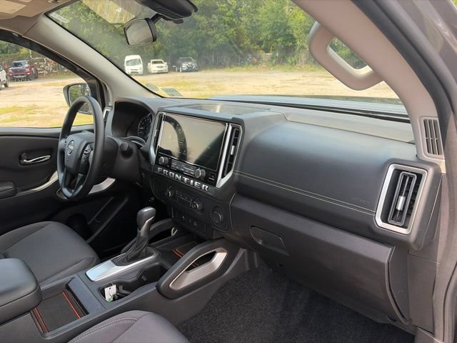 Used 2025 Nissan Frontier SV RWD image 11