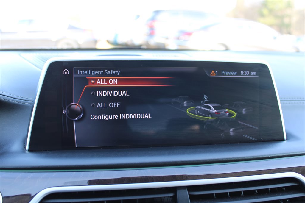 Used 2017 BMW 750i RWD image 33