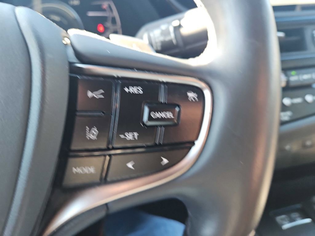 Used 2024 Lexus ES 300h w/ Luxury Package image 12