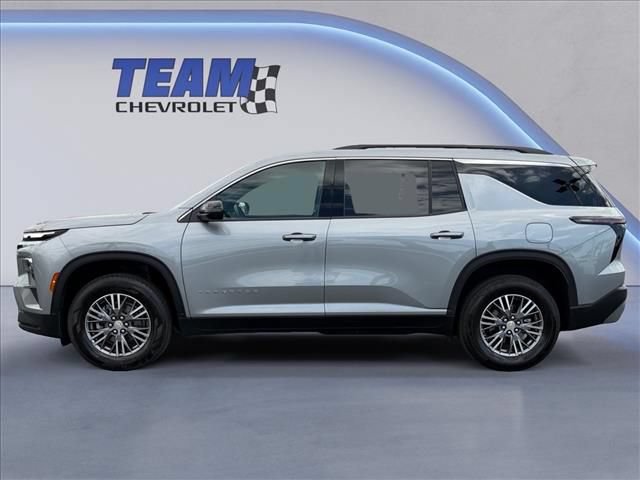 Certified 2025 Chevrolet Traverse LT FWD image 2