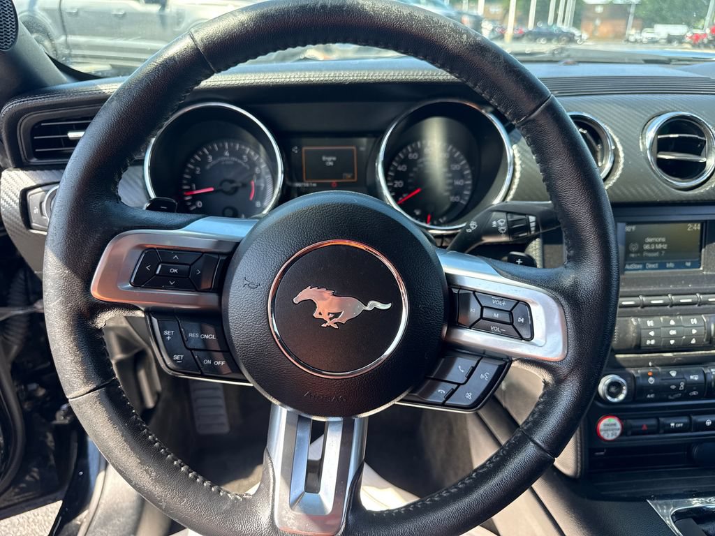 Used 2016 Ford Mustang Convertible RWD image 21