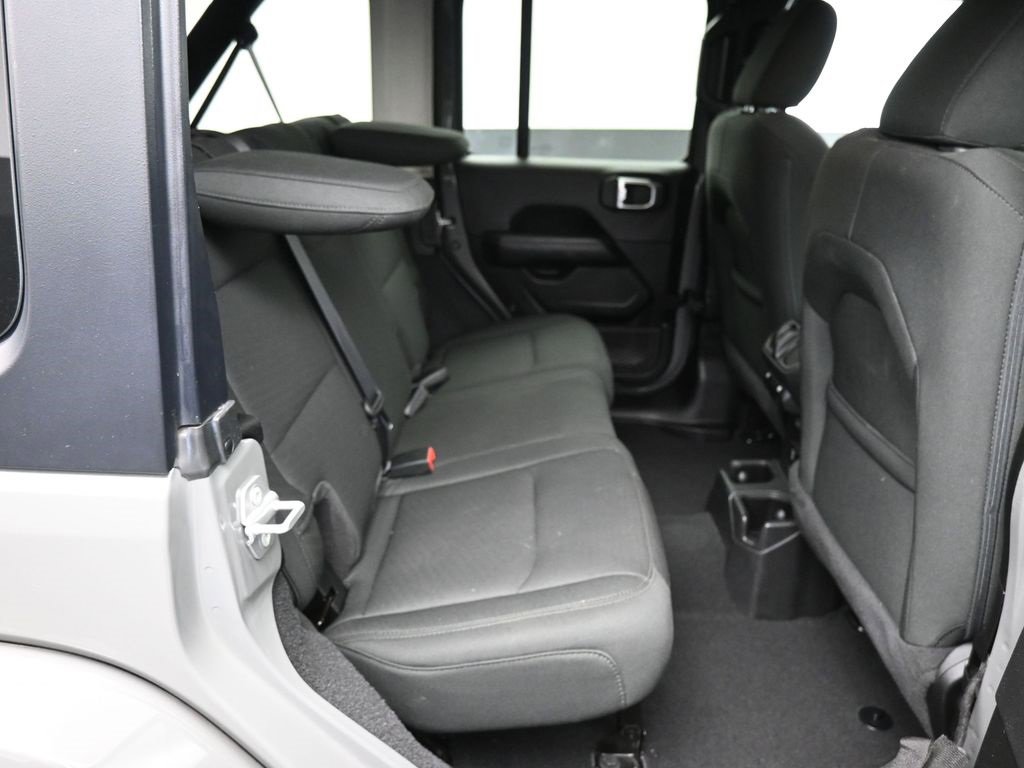 Used 2021 Jeep Wrangler Unlimited Sahara w/ Safety Group image 28