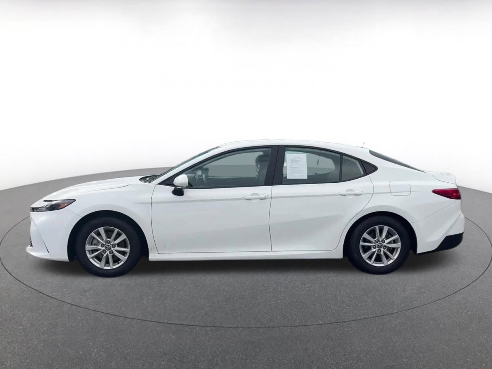 Used 2025 Toyota Camry LE image 9
