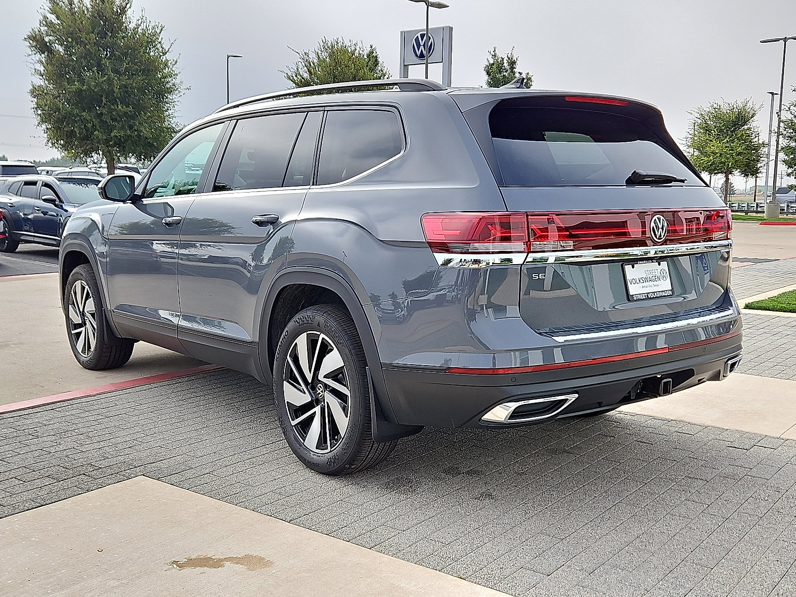 New 2026 Volkswagen Atlas SE image 2